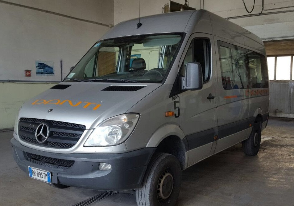 minibus noleggio a Pisa